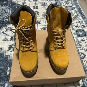 Steve Madden suede boots with lug brand new in box size 8 women’s